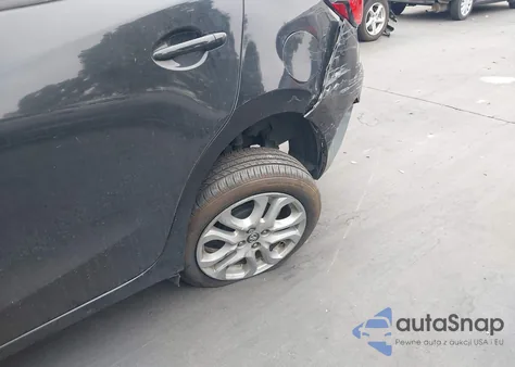 2017 Toyota Yaris Ia из США, поврежденный, VIN 3MYDLBYV4HY181207